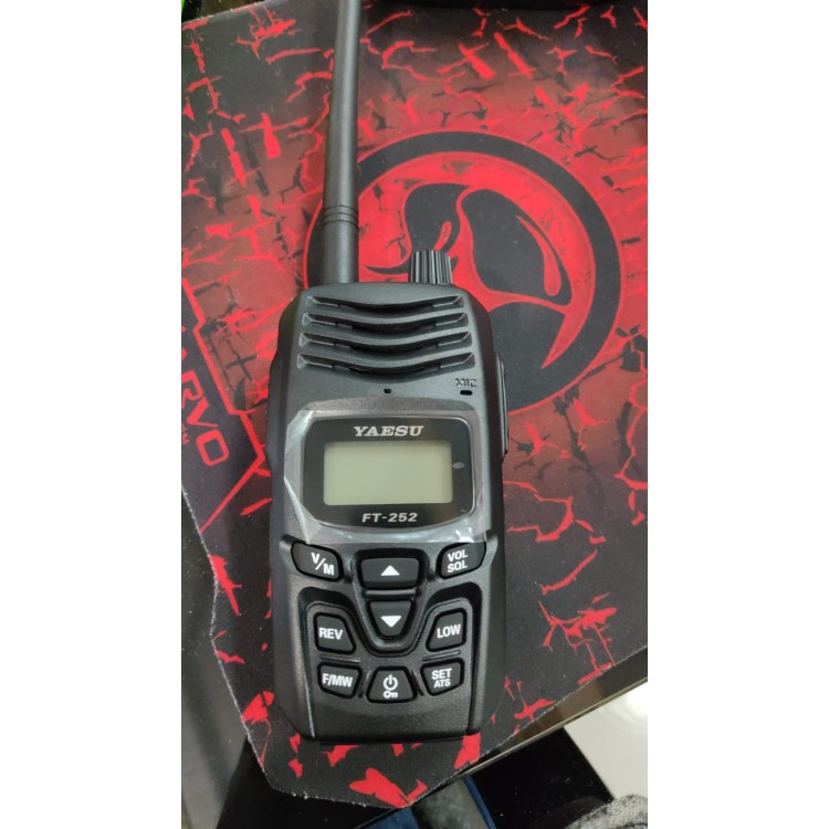 Radio HT Yaesu FT-252 VHF Portátil com Bateria 5 Watts - Imagem: 1
